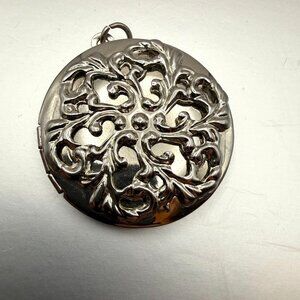 VTG Silver Tone Round Filigree Photo Locket Pendant